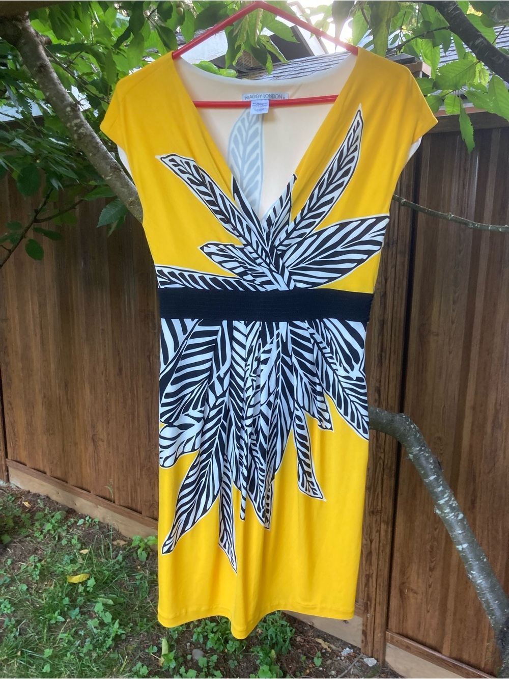 Maggy London Yellow V-Neck Leaf-Print Sheath Dress with Black Waist